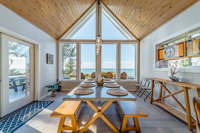 Classic  home with ocean views - just a short walk to parks & beaches