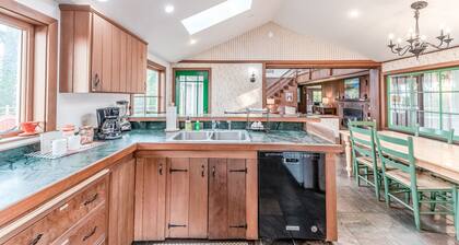 Family-friendly, waterfront home w/ ocean views above Scenic Houda Point