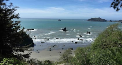 Familienfreundliches Haus am Wasser mit Meerblick über dem malerischen Houda Point