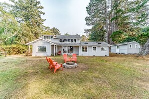 Exterior - Family-friendly, waterfront home w/ ocean views above Scenic Houda Point (Trinidad)