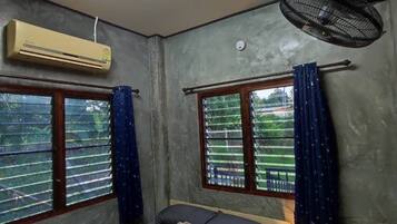 Basic Bungalow | Hypo-allergenic bedding, free minibar items, individually decorated