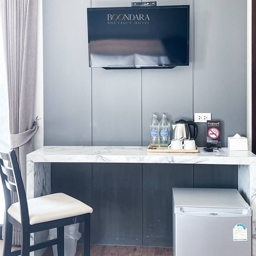 Deluxe Double Room, 1 King Bed, Non Smoking | Hypo-allergenic bedding, desk, laptop workspace, blackout curtains