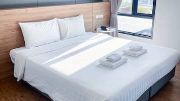 Deluxe Double Room, 1 King Bed, Non Smoking | Hypo-allergenic bedding, desk, laptop workspace, blackout curtains