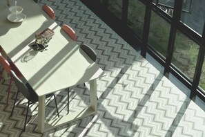 Déjeuner et dîner servis sur place, cuisine thaïlandaise