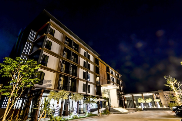 Fassade der Unterkunft – Abend/Nacht