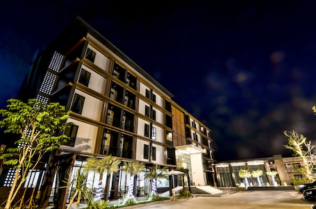 Front of property – evening/night. Boondara Boutique Hotel