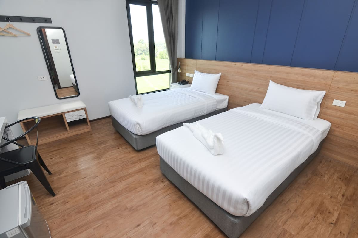 Deluxe Twin kamer, 2 eenpersoonsbedden, niet-roken | Hypoallergeen beddengoed, een bureau, een laptopwerkplek