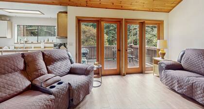 Ainutlaatuinen rivitalohuoneisto näköalalla Redwood Coast - HSU & polkujen vieressä!