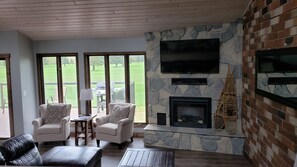 Smart TV, fireplace, DVD player, books - Glacier park views on the golf course! Great for Families. (West Glacier)