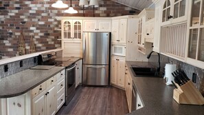 Fridge, microwave, oven, stovetop - Glacier park views on the golf course! Great for Families. (West Glacier)