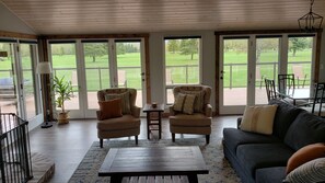 Smart TV, fireplace, DVD player, books - Glacier park views on the golf course! Great for Families. (West Glacier)