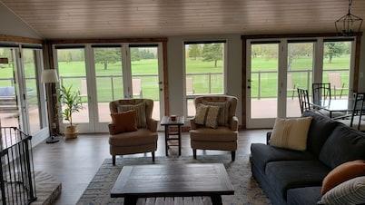 Glacier park views on the golf course! Great for Families.