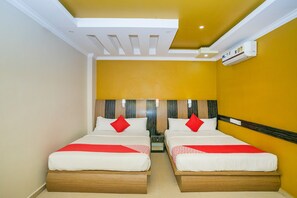 Room - OYO 436 Emirates Suites (Bengaluru)