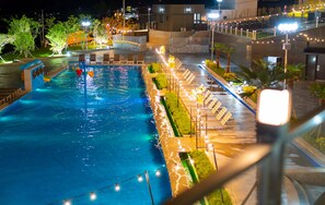 2 piscinas al aire libre, camas de piscina gratis