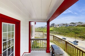 Property grounds - Oceanfront home with amazing views, hot tub, WiFi & deck - hiking nearby (Trinidad)