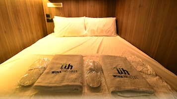 Cortinas blackout, insonorización y tabla de planchar con plancha