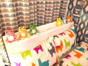 Apartamento (401) | Individualmente decorados, espaço de trabalho para notebook