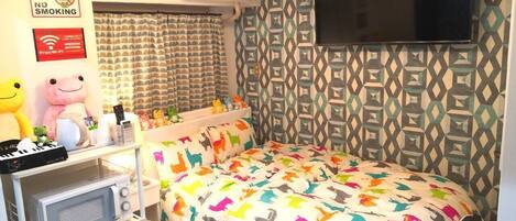 Apartment 401 | Laptop workspace, WiFi (free), individually decorated