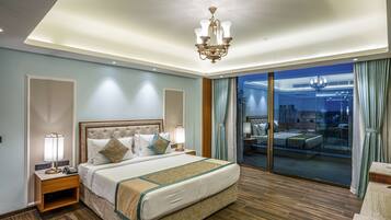 Presidential Suite | Minibar, in-room safe, individually furnished, desk