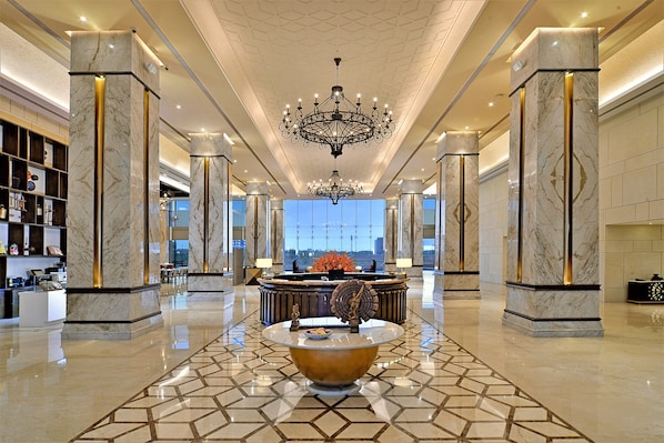 Lobby - Gift City Club – a member of Radisson Individuals (Gandhinagar)