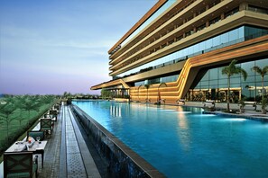 Outdoor pool - Gift City Club – a member of Radisson Individuals (Gandhinagar)