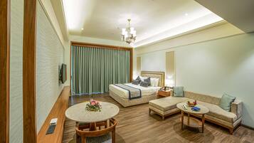 Executive Room, Pool View | Minibar, in-room safe, individually furnished, desk