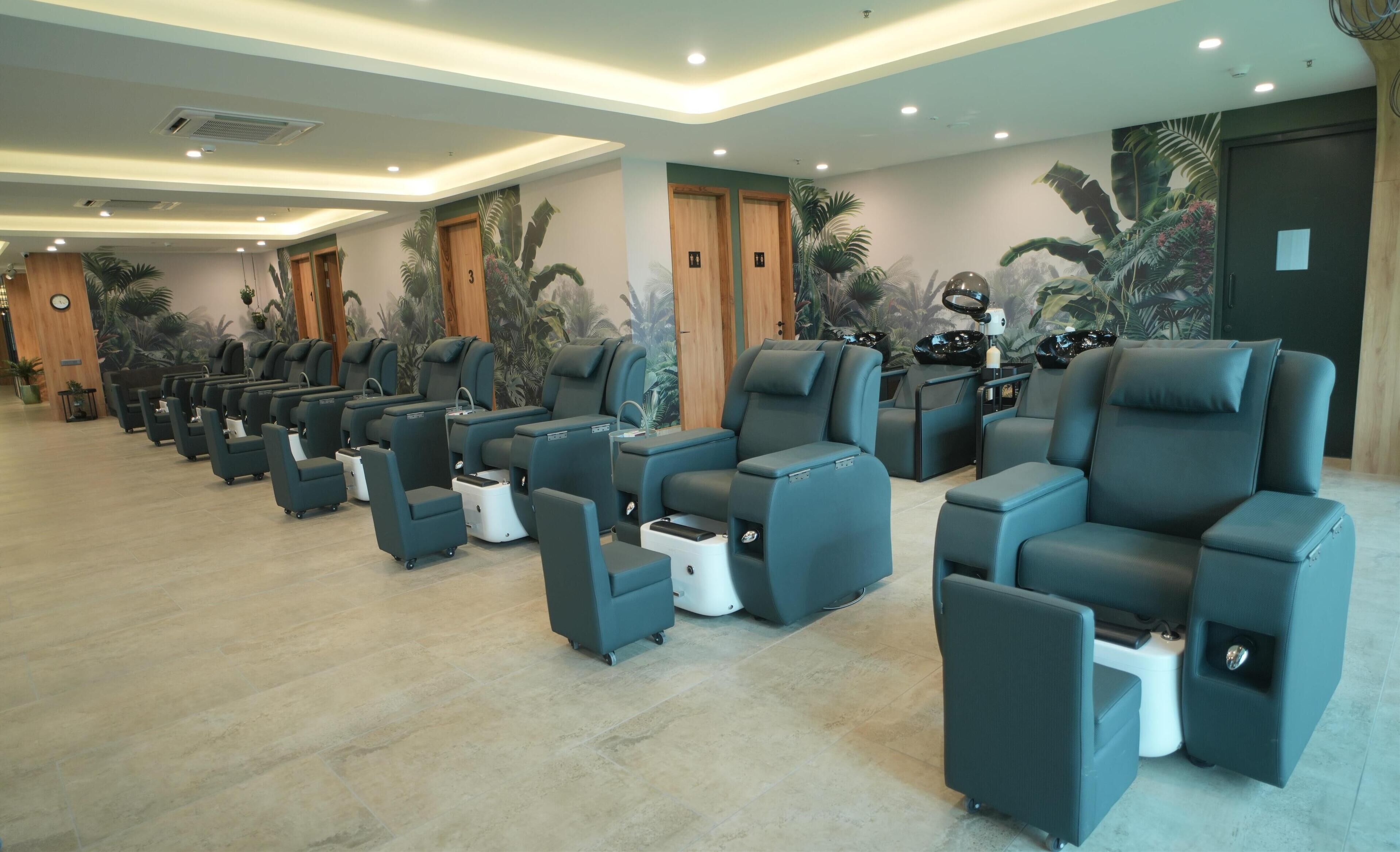Couples treatment room(s), body treatments, hydrotherapy, aromatherapy