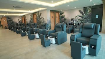 Couples treatment room(s), body treatments, hydrotherapy, aromatherapy