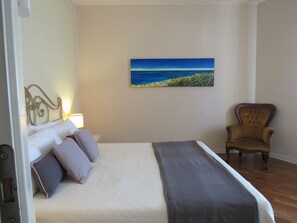 2 bedrooms, iron/ironing board, Internet, bed sheets