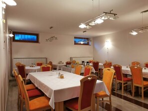 Daily continental breakfast (EUR 5 per person) - Rooms and Apartments Panker (Moravske Toplice)