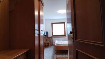 Double Room | Free WiFi, bed sheets