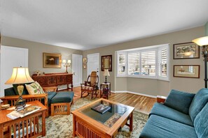 Smart-tv, pejs, spillekonsol, bøger