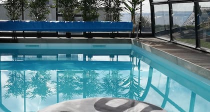 Keroanne- 6 persons pool & spa sea view