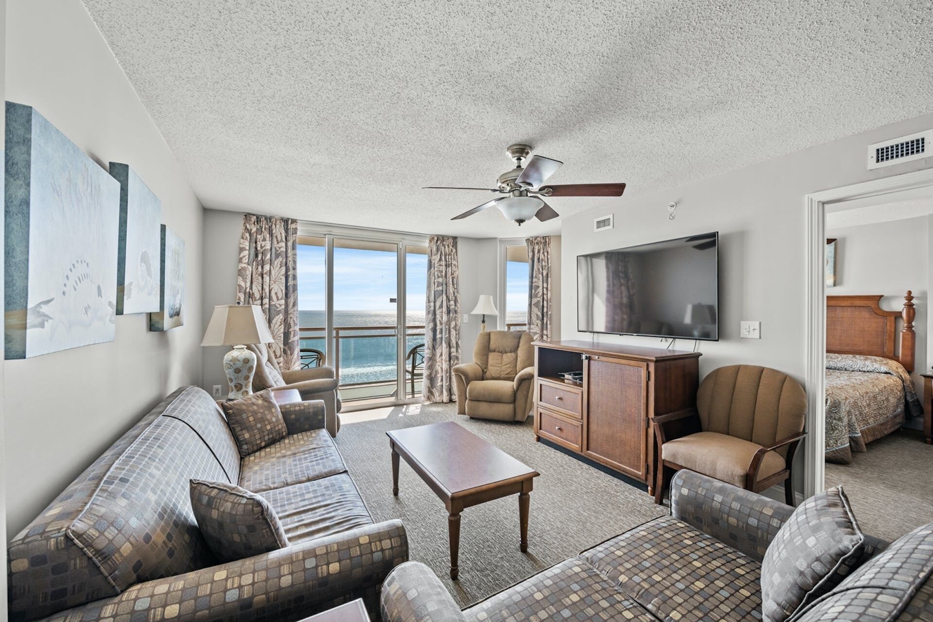 テレビ、DVD プレーヤー