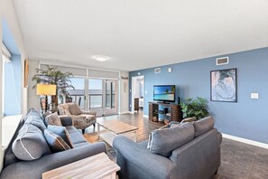 Een televisie en een dvd-speler