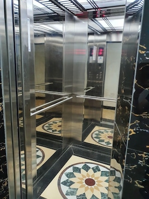 Elevator - My Dream Hotel (Sa Pa)