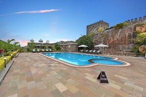 Outdoor pool - The Amargarh (Udaipur)