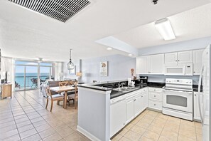 冰箱、微波炉、烤箱、炉灶