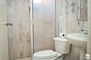 Standard Apartment, 2 Bedrooms, Beachfront | Bathroom | Shower, towels, soap, shampoo - Apartment on the Beach - H-2 (Mazatlán)
