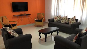 Traditional Condo | Living area | Flat-screen TV - Amplio departamento en el corazón de Mazatlán (G-2) (Mazatlán)