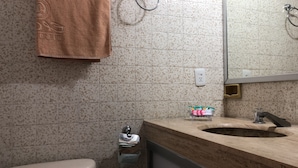 Traditional Condo | Bathroom sink - Amplio departamento en el corazón de Mazatlán (G-2) (Mazatlán)