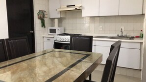 Traditional Condo | Private kitchen - Amplio departamento en el corazón de Mazatlán (G-2) (Mazatlán)