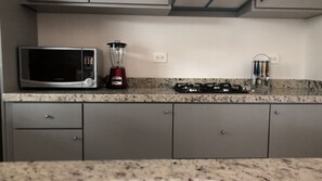 Deluxe Condo, Partial Ocean View | Private kitchen - Elegante, acogedor y moderno (F) (Mazatlán)