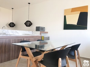 Loft Deluxe, vue ville | Cuisine privée | Mini réfrigérateur, micro-ondes, cafetière/bouilloire
