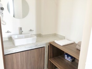 华丽公寓式客房, 城市景观 | 浴室 | 淋浴设施、毛巾