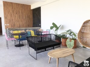 Een flatscreentelevisie