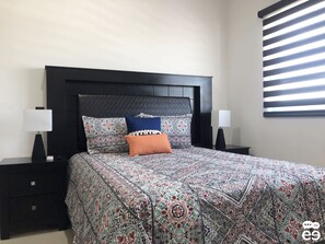 Condo luxo | 2 quartos, Wi-Fi de cortesia, roupa de cama
