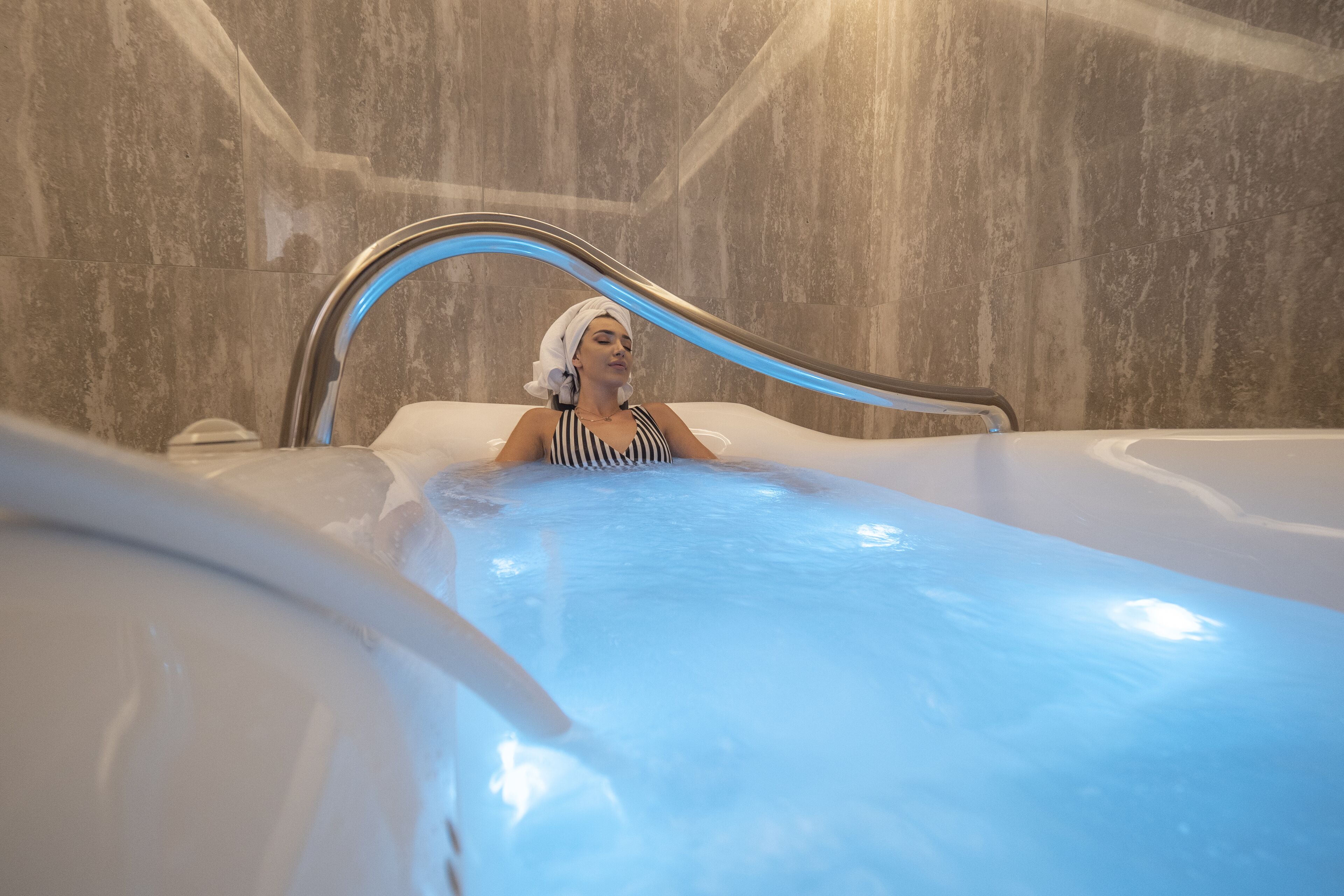 sauna, body treatments, hydrotherapy, body wraps, body scrubs