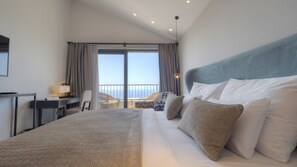 ミニバー、セーフティボックス (室内)、デスク、ノートパソコン用作業スペース