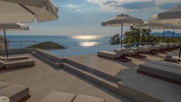 Seasonal outdoor pool, open 9:00 AM to 6:00 PM, pool umbrellas